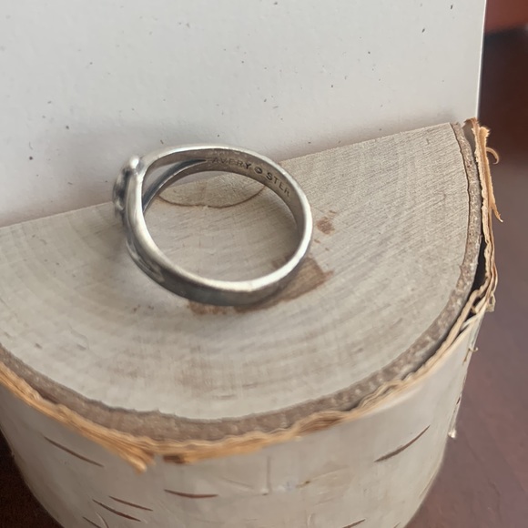 James Avery Retired Heart & Cross Ring - Picture 3 of 3